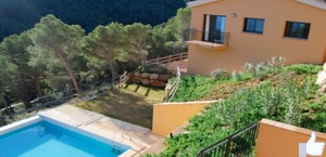 Maison jumelée à Sa Tuna,Begur. 7p.,4 chambres, piscine comm.