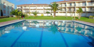  L'Apartamentos Costa Brava se situe à 500 mètres de la plage de Palafrugell et du centre-ville. Situé dans des jardins, il possède une piscine extérieure et un parking gratuit.