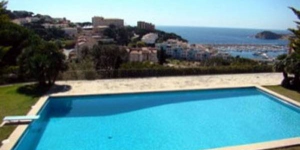  L'établissement Vasanta Costa Brava occupe une superbe villa de 13 chambres située à seulement 800 mètres de la plage, à Sant Feliu de Guíxols. Il dispose d'une piscine privée aménagée dans un jardin sur plus d'un km² et offre une vue sur la Méditerranée.