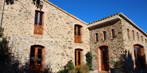  La Masia La Pineda és una mansió rural catalana original amb una piscina exterior i està situada en un entorn preciós, als afores de Maçanet de la Selva. Aquest hotel amb encant es troba en uns camps esplèndids a menys de 2 km dels turons de Maçanet.