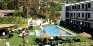  In ruhiger Umgebung, nur 5 Gehminuten vom Strand entfernt begüßt Sie das Evenia Hotel Montevista in Lloret de Mar mit einem privaten Garten und einem Außenpool. Die modernen, klimatisierten Zimmer im Montevista bieten eine private Terrasse sowie TV und verfügen alle über ein eigenes Bad.