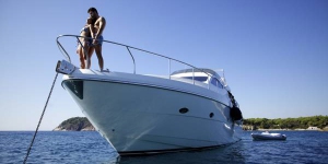  Amarré au port de plaisance de Palamós, le Costa Brava Luxury Yacht donne sur la mer Méditerranée. Ses chambres climatisées disposent d'une connexion Wi-Fi gratuite et d'une terrasse avec table à manger et espace de bronzage.