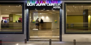   Allotja't al centre de Lloret de Mar  El Don Juan Center es troba al cor de Lloret de Mar, a 200 m de la platja, i disposa d'una piscina. Les habitacions del Don Juan Center són espaioses i pràctiques.