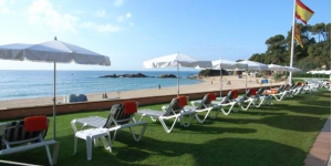  Dit hotel is uitstekend gelegen in een prachtig bebost gebied van 5,5 hectare, aan de rand van het Santa Cristina strand. Dit hotel biedt uitzicht op zee en ligt slechts 200 meter van het strand.