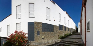  L'établissement Cadaqués Apartaments propose des appartements lumineux et climatisés avec connexion Wi-Fi gratuite. Il est situé à 2 minutes à pied de la plage d'Es Poal, dans le charmant village de Cadaqués sur la Costa Brava.