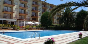  El Payet Apartments, situado a sólo 50 metros de la playa de L'Estartit, cuenta con una piscina compartida al aire libre y un solárium. Ofrece apartamentos sencillos con una cocina bien equipada.