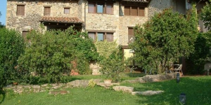  A light and airy hotel that is a lovingly restored period farm house, surrounded by beautiful countryside and situated just behind the city walls of the 'old town' in Santa Pau.  Beautifully decorated in a traditional style, furnished with antique furniture and has a warm, welcoming atmosphere.