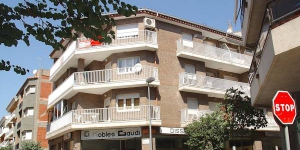   Soggiorna nel cuore di Roses  Apartment block "Gaudí"is 3 storeys. It is located in the centre of Roses, 300 m from the sea.