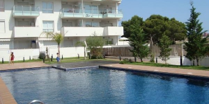  Apartment Aquamarina is modern  5 storey apartment block, built in 2007. It is located 2 km from the centre of Roses, in a sunny position, 1 km from the sea.