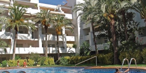  Apartment block "Royal Marina" is located  by a road in the district of Santa Margarida, 3.5 km from the centre of Roses and 1.