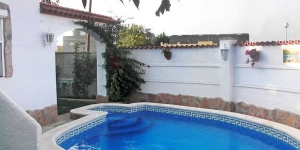 The holiday home is situated in Puigmal, 3 km from Centro de la localidad, 3.2 km from the sea.