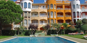  Resort "Gran Reserva" is 3-storey building. In the centre of Empuriabrava, 300 m from the sea, 200 m from the beach.