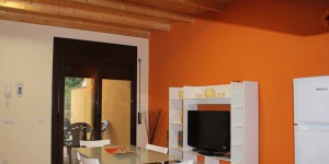  Apartaments del Llierca is a self-catering accommodation located in San Jaime de Llierca, a quiet village of 700 inhabitants. Free Wi-Fi access is available.