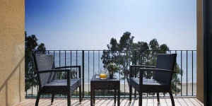  El Prestige Coral Platja es troba al costat de la platja de Santa Margarida, a la preciosa Costa Brava. Ofereix una piscina coberta i una altra d'exterior, zona Wi-Fi gratuïta i habitacions amb balcó privat.