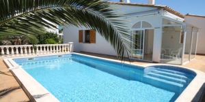  This detached holiday home with private pool is located near a forest. in the beach resort L Escala.