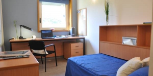  Set in the University of Girona, Residencia Campus Montilivi offers good transport links to Girona city centre. It features functional rooms with private bathroom and free Internet access.