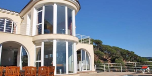  Located in Lloret de Mar, Villa Gaudi offers an outdoor pool. The property is 4.
