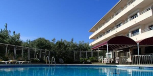  Das Apartamentos La Masia bietet einen gemeinsamen Außenpool und eine Terrasse mit Grillmöglichkeiten. Sie trennen 850 m vom Strand.