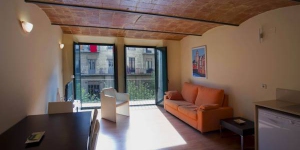  Situated in central Girona, on the banks of Onyar River, Apartment l’Encant de la Rambla offers accommodation with free Wi-Fi and satellite TV. Girona Train Station is a 10-minute walk away.