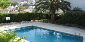  Located in Llanca, Apartment Keroulas offers an outdoor pool. There is a full kitchen with a refrigerator.