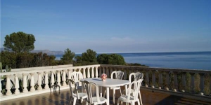  Holiday home Villaret is located in Llanca. There is a full kitchen with a dishwasher and a microwave.