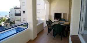  Apartment Juery is a self-catering accommodation located in Llanca. There is a full kitchen with a microwave and an oven.