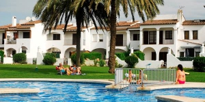  De vakantiewoning Ermita biedt een gemeenschappelijke tuin met barbecuefaciliteiten en toegang tot 3 gedeelde zwembaden. De vakantiewoning ligt op 5 minuten rijden van het centrum en het strand van L'Estartit.