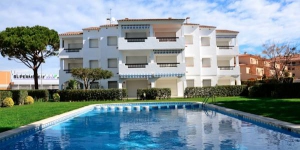  Located 300 metres from La Costa Golf Club, Nautic Golf offers an apartment complex with seasonal outdoor pool and a furnished terrace with sea views. Sandy beach in Pals is 100 metres away.