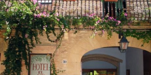  Das Hotel Papibou befindet sich in einem renovierten Gebäude aus dem 13. Jahrhundert in der mittelalterlichen Ortschaft Peratallada.