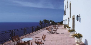  Doté d'un restaurant et d'une terrasse commune, l'établissement El Far Hotel Restaurant se situe à Llafranc. Il propose des chambres climatisées dotées d'un balcon privé et d'une connexion Wi-Fi gratuite.