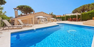  Located in Calonge, Villa Calonge 3 offers an outdoor pool. There is a full kitchen with a dishwasher and a microwave.