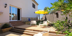  Located in Blanes, Villa Libertad offers an outdoor pool. There is a full kitchen with a dishwasher and a microwave.
