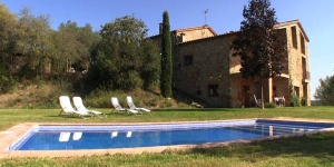  El Can Sisó se encuentra en Crespià y cuenta con una piscina privada. Además, el establecimiento proporciona conexión WiFi gratuita en todas las instalaciones y aparcamiento.