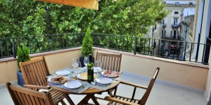  Apartament La Placeta is een luxueuze accommodatie in het hart van de historische binnenstad van Figueres. Het appartement ligt op 2 minuten lopen van het Dali Museum, en biedt 2 gemeubileerde terrassen en gratis WiFi.