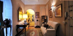  Le Luxury Apartment in Girona est situé dans le quartier juif historique, à 200 mètres de la cathédrale de Gérone. Cet hébergement de 3 chambres possède un balcon privé donnant sur la ville et une connexion Wi-Fi gratuite.