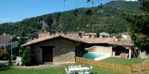  El Mariner La Païssa és una casa sural situada a la petita localitat de Sant Pau de Segúries, a Catalunya. Ofereix una piscina exterior i vista sobre el camp.