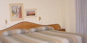  Hostal La Barretina is set 5 minutes’ walk from Figueres’ famous Dalí Museum and 100 metres from Bosc Park. This guest house features simple rooms with balconies and flat-screen TVs.