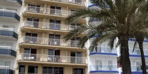  Les appartements de l'El Sorrall sont situés au bord de la plage à Blanes et sont disponibles d'avril à octobre. Tous comprennent un balcon privé avec vue imprenable sur la Méditerranée.