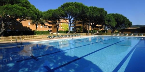  Located on Pals Beach on the Costa Brava, these apartments have direct access to Pals Golf Course. The complex offers an outdoor pool, tennis courts and discounts on green fees.