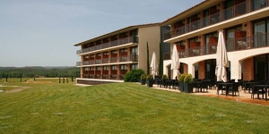  In Santa Coloma de Farners in the province of Girona, Mas Solà Hotel features a luxurious spa and outdoor swimming pools. All rooms have free internet and a private terrace.