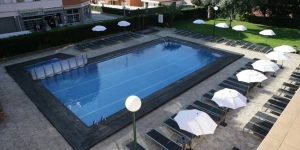  Le Fenals Garden est situé à 400 mètres de la plage de Fenals, à la périphérie de Lloret. L'hôtel dispose d'une piscine extérieure et d'une salle de sport avec un accès gratuit.