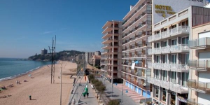  Am Strand in Sant Antoni de Calonge bietet Ihnen das Hotel María Teresa ein Restaurant sowie eine Terrasse mit Meerblick. Sie wohnen einen nur 5-minütigen Spaziergang vom Stadtzentrum entfernt.