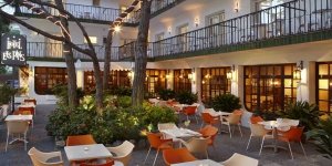  Family run hotel located 22 yards from the beach and 165 yards from the resort and shopping center and built in traditional Catalan style. Cosy bar with a friendly and welcoming atmosphere and excellent Catalan and international cuisine offered in the restaurant.