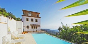 This rustic, 4-storey villa is located on a hilltop in Mas Nou, 2 km from the centre of Platja d'Aro. It offers a private outdoor pool, 3 furnished terraces and scenic views of the sea and resort.