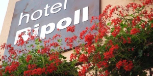  Situé dans la petite ville thermale tranquille de Sant Hilari Sacalm, l'Hotel Ripoll propose une connexion Wi-Fi gratuite. Le parc naturel du Montseny se trouve à seulement 10 km.