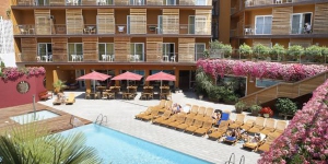   Льорет-де-Мар — остановитесь в самом центре!  Отель Fergus Style Plaza Paris расположен в центре города Льорет-де-Мар, всего в 200 метрах от пляжа. К услугам гостей открытый бассейн, тренажерный зал и гидромассажная ванна.