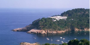  Overlooking the sea on the rocky Costa Brava coastline, the Parador de Aiguablava is surrounded by pine trees. The rooms offer wonderful sea views and there is an outdoor pool.
