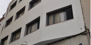   Allotja't al centre de Lloret de Mar  L'Apartamentos Blavamar està situat al centre de Lloret de Mar, a tan sols 50 metres de la platja i del passeig marítim d'aquesta localitat. Ofereix apartaments moderns amb TV de pantalla plana.