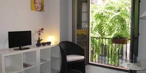  Apartaments El Refugi del Carme features air-conditioned studios and apartments. It is located in central Girona, 300 metres from the cathedral and 50 metres from the town hall.