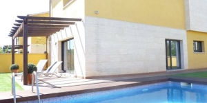  Townhouse located in residential area of ​​Sant Pere Pescador. only 1.